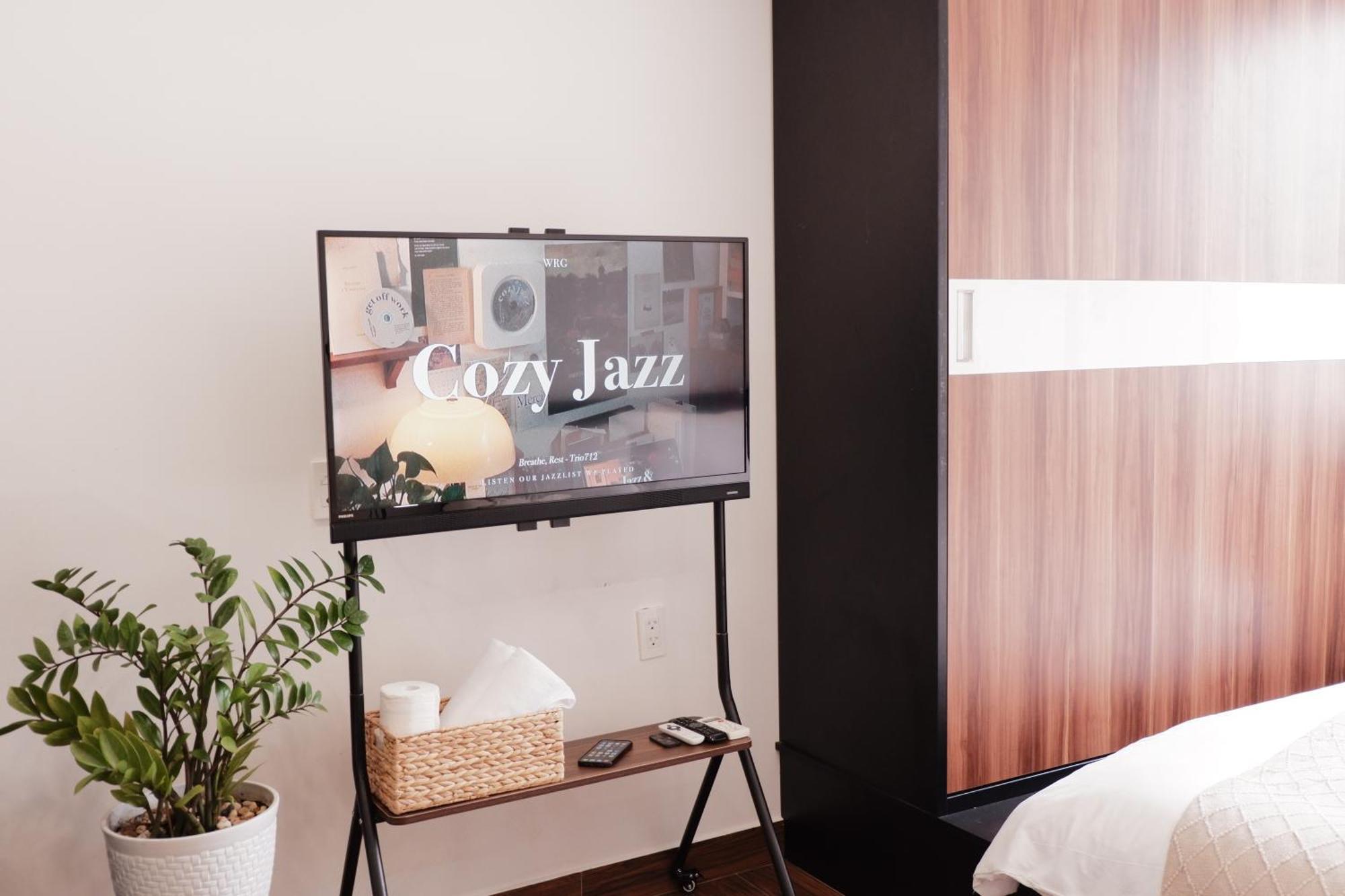 Cozy Minimalist Near Bui Vien Walking Street, District 1 * TP. Hồ Chí Minh