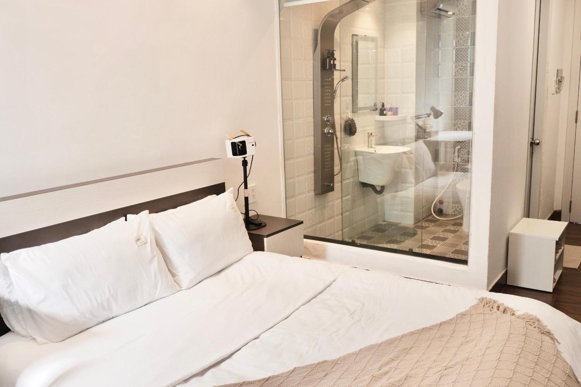 Cozy Minimalist Near Bui Vien Walking Street, District 1 TP. Hồ Chí Minh