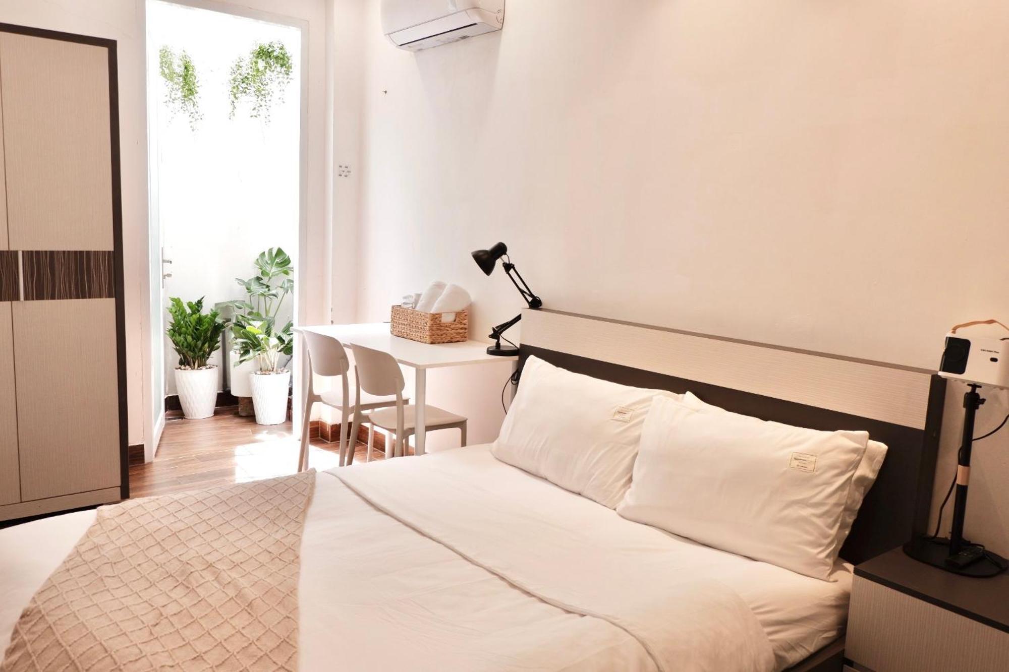 Cozy Minimalist Near Bui Vien Walking Street, District 1 * TP. Hồ Chí Minh